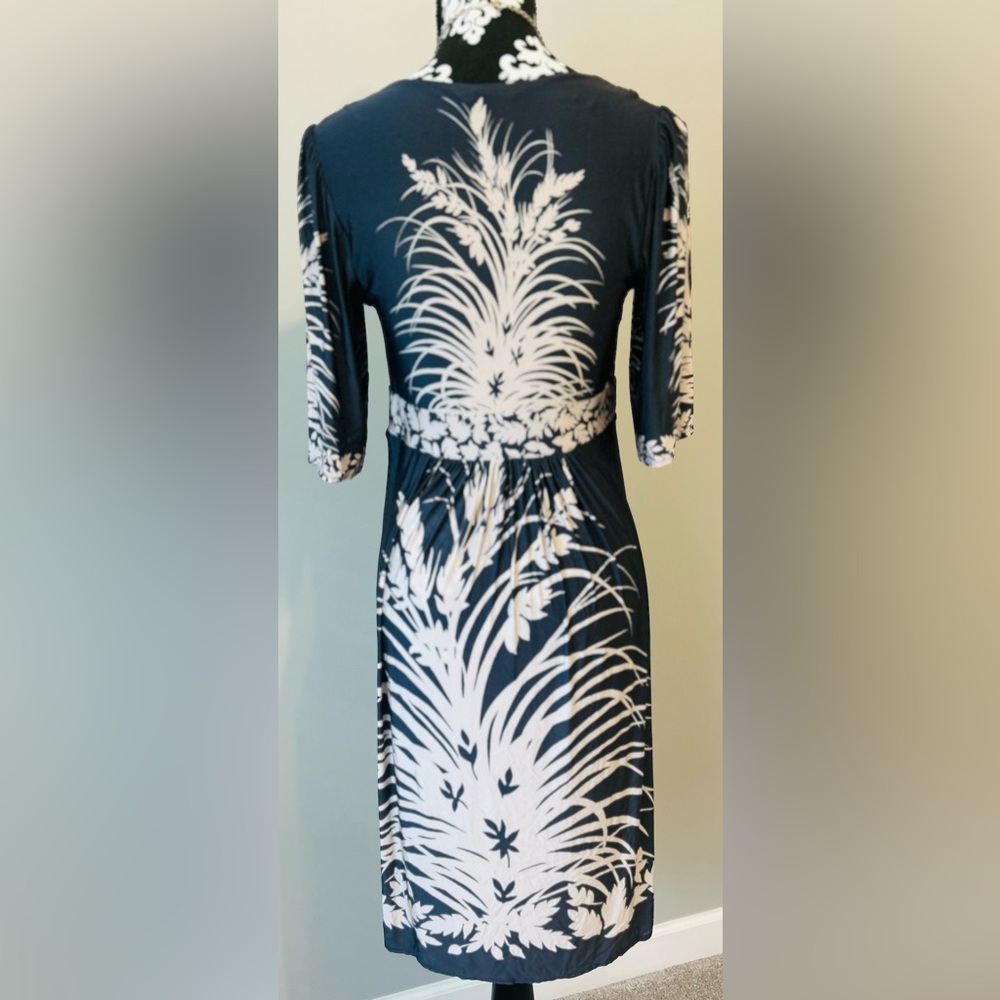 BCBGMaxAzria Navy and White Floral Dress size Medium - Picture 3 of 4